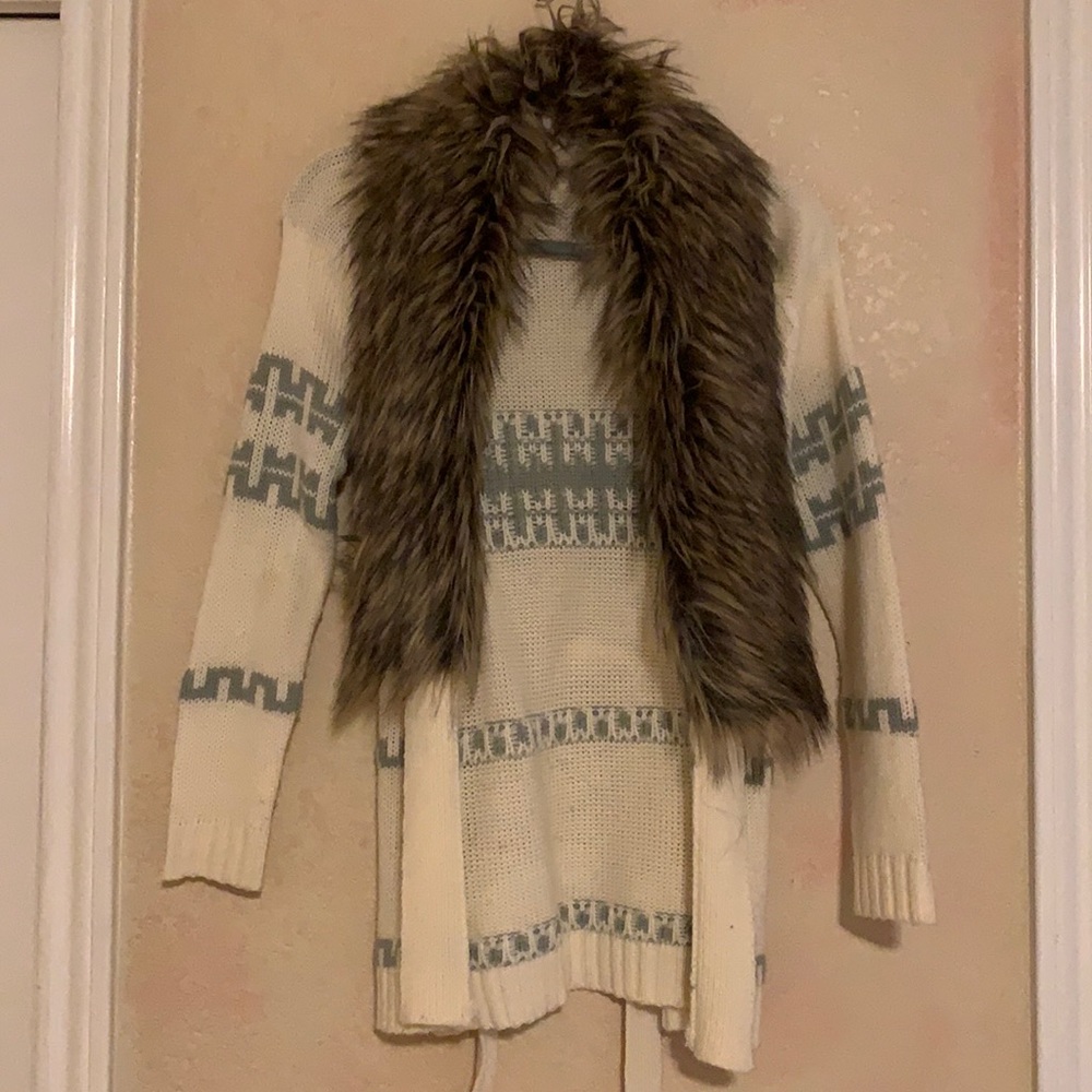 Cream and grey sweater with detachable faux fur collar
